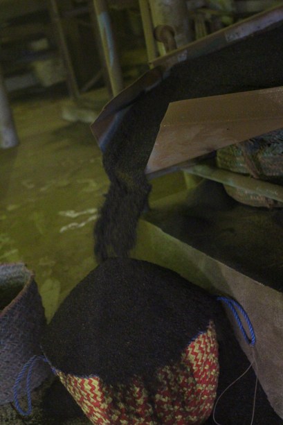 My friend Zia introduced me to his friend Afshin who has a tea factory in Lahijan. Even with the sanctions, he sell tea to Lipton in the Netherlands because the quality is so desirable.